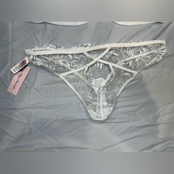 AGENT PROVOCATEUR lacy bra and thong set - Picture 2 of 5
